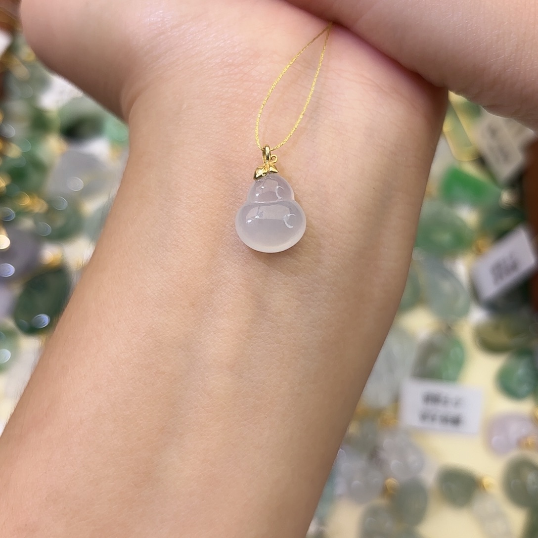 海***盗翡翠18K金镶嵌颈饰葫芦