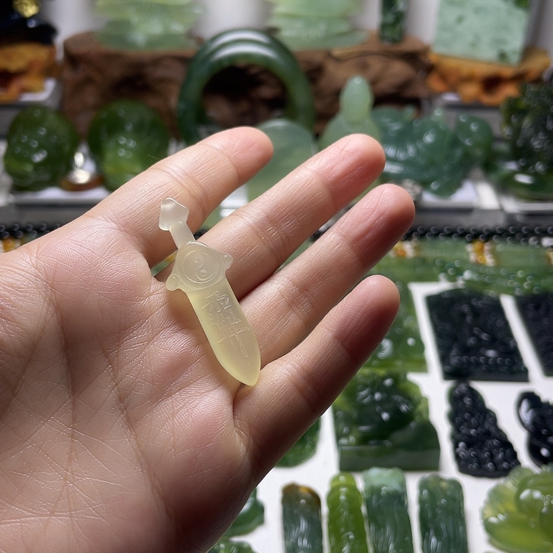 未镶嵌蛇纹石玉颈饰