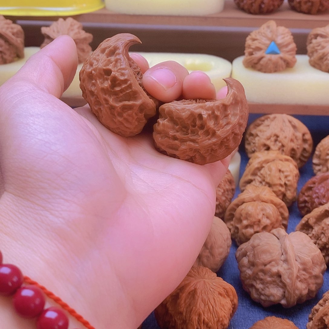 文玩核桃把件天然异形钩子全品