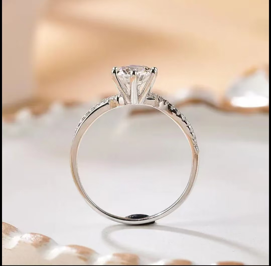 925银莫桑石戒指 【 诗诗同款】简约时尚大气0.5CT-2CT克拉