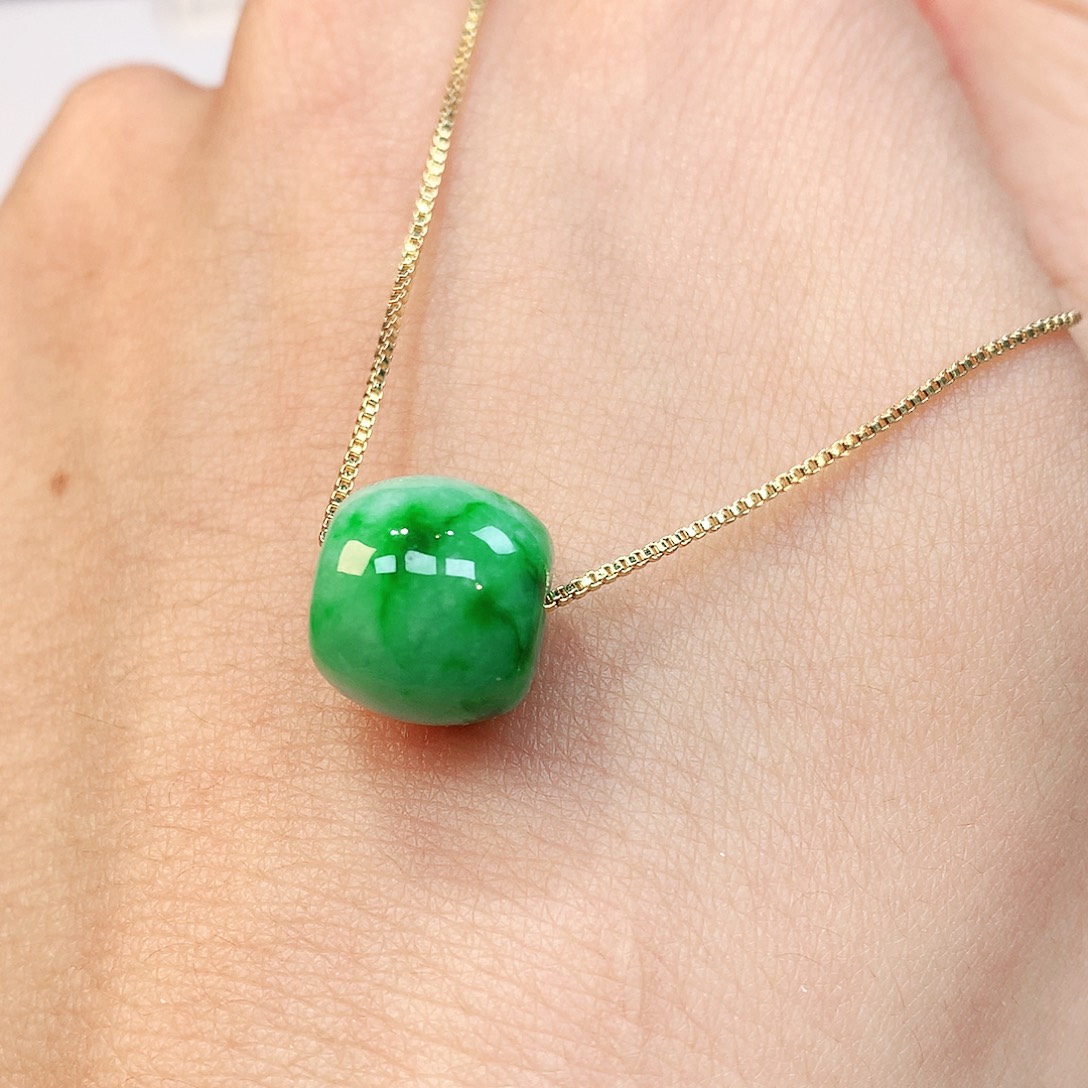 翡翠未镶嵌颈饰缅甸