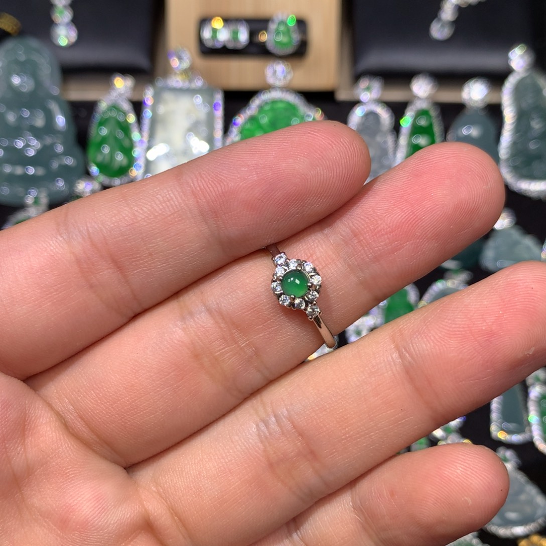 吊坠(赠链)未镶嵌翡翠
