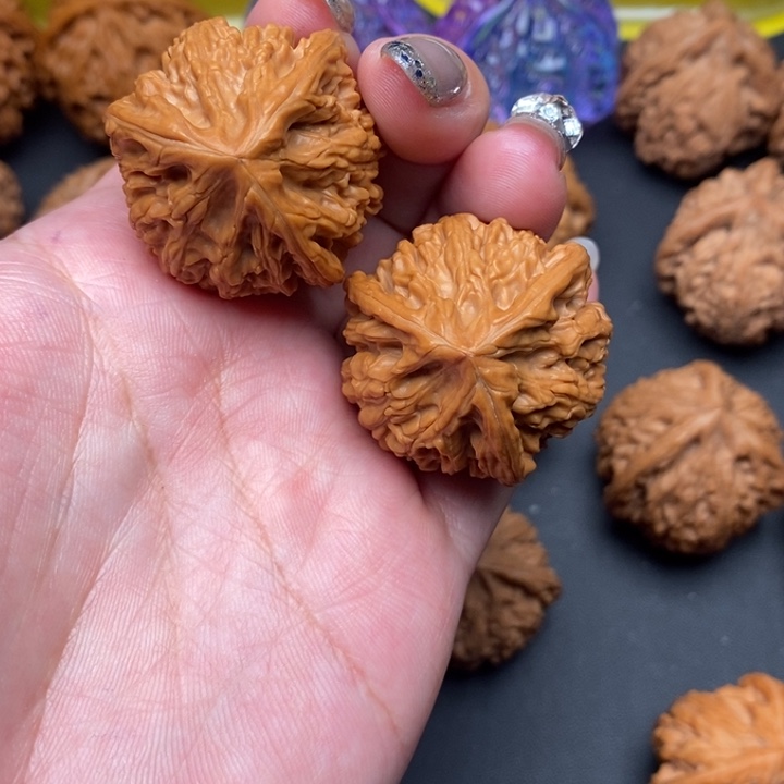 文玩核桃吊坠三棱