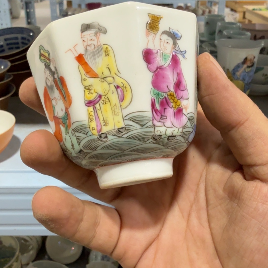 瓷片摆件箱内还有几根钢丝可