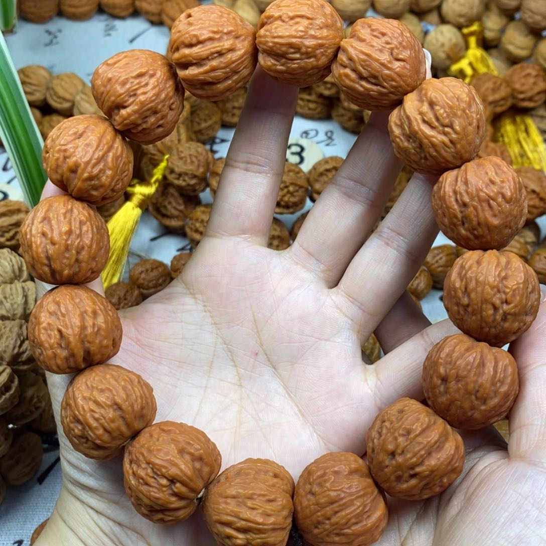 大尺寸红皮桃心状手持