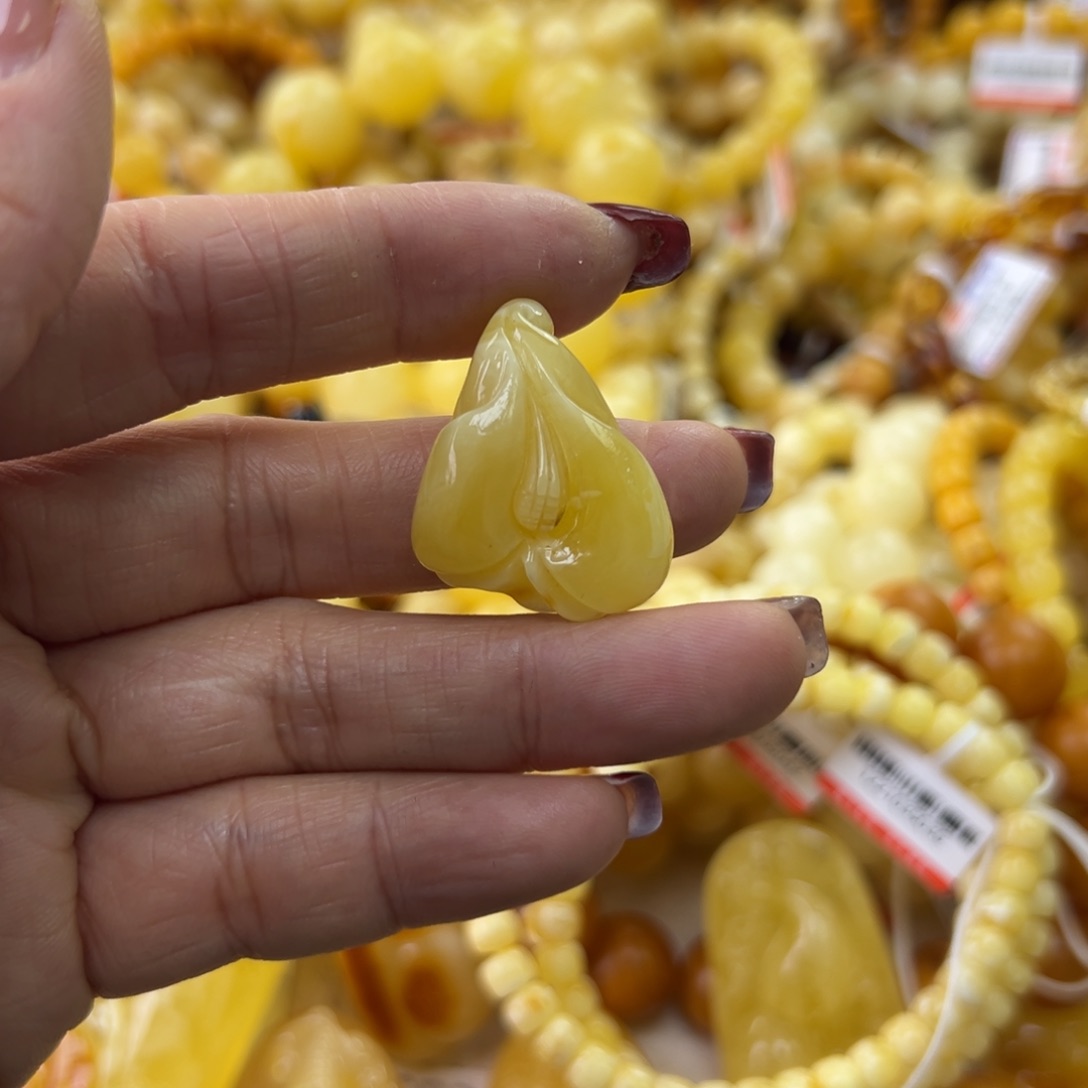 琥珀珠宝奇石未镶嵌