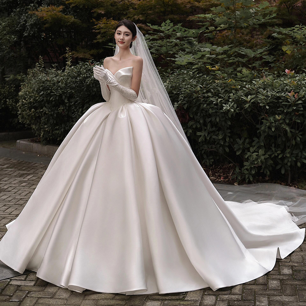 缎面抹胸轻婚纱新娘2025新款出门主纱高级质感孕妇法式小个子秋冬