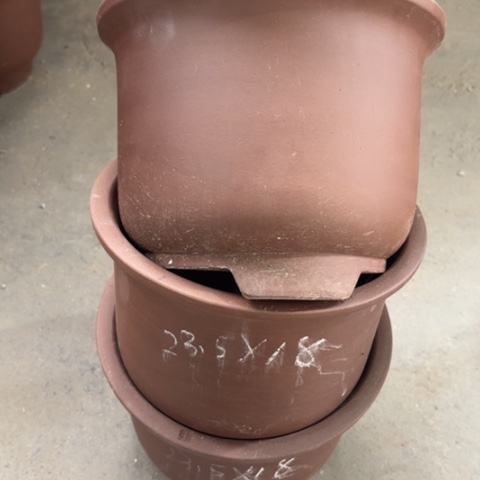 紫砂花盆60-3。      24-18.5