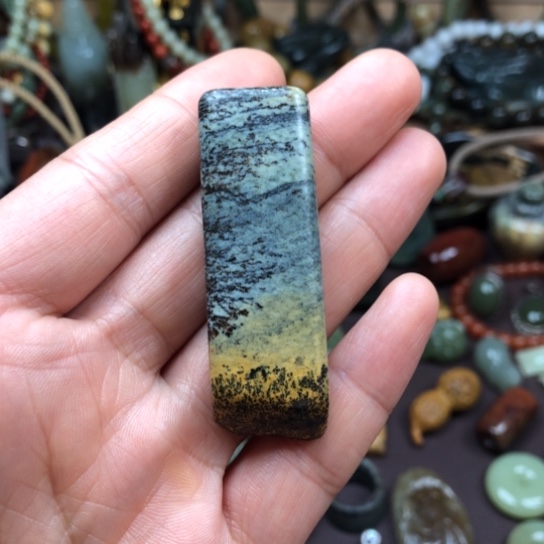 岫岩河磨玉（透闪石质玉）挂件未镶嵌微瑕