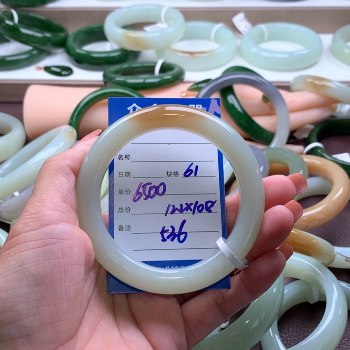 和田玉手镯未镶嵌?****?