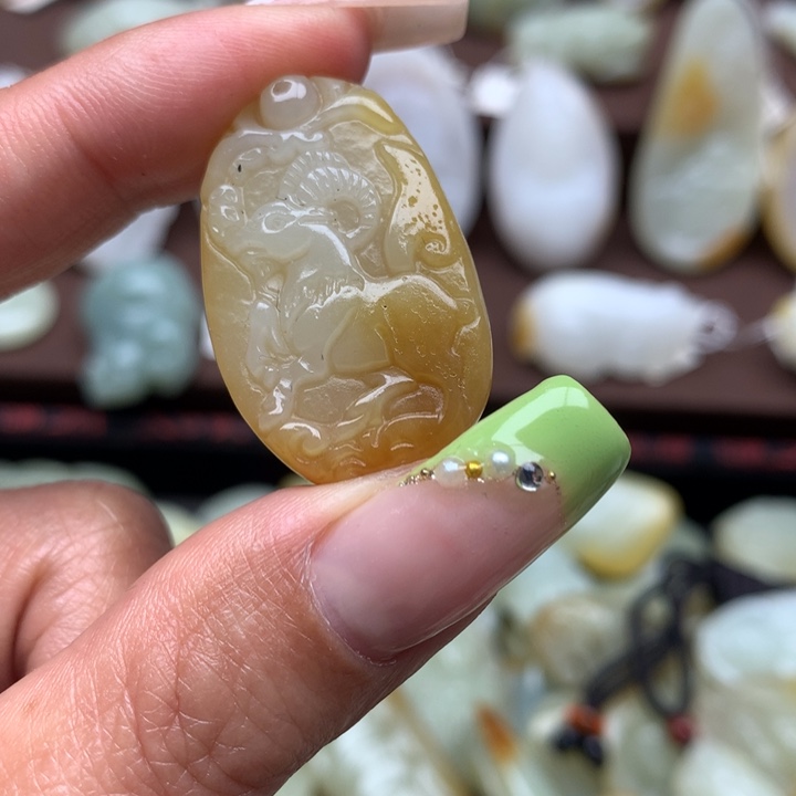 和田玉未镶嵌颈饰