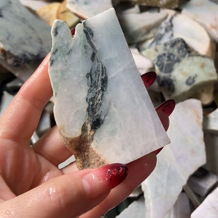 翡翠颈饰未镶嵌天然翡翠