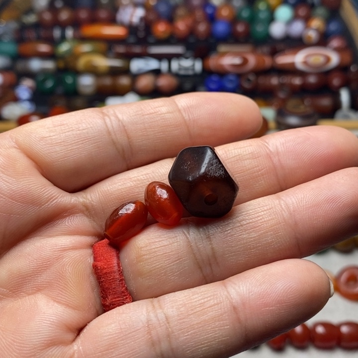 小***兜玛瑙/玉髓未镶嵌珠宝奇石