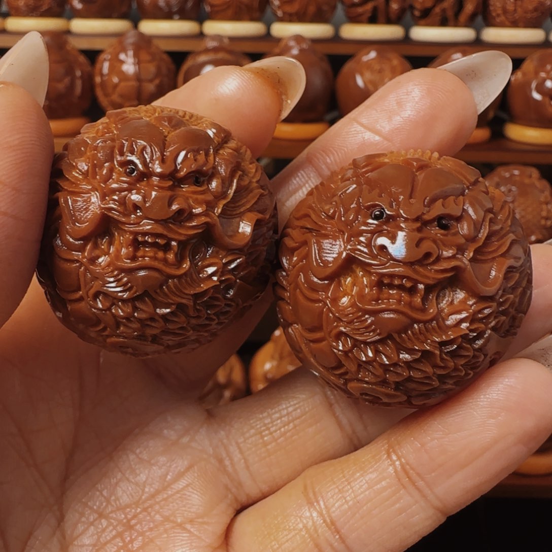 橄榄核把件曾***神龙珠手把件36