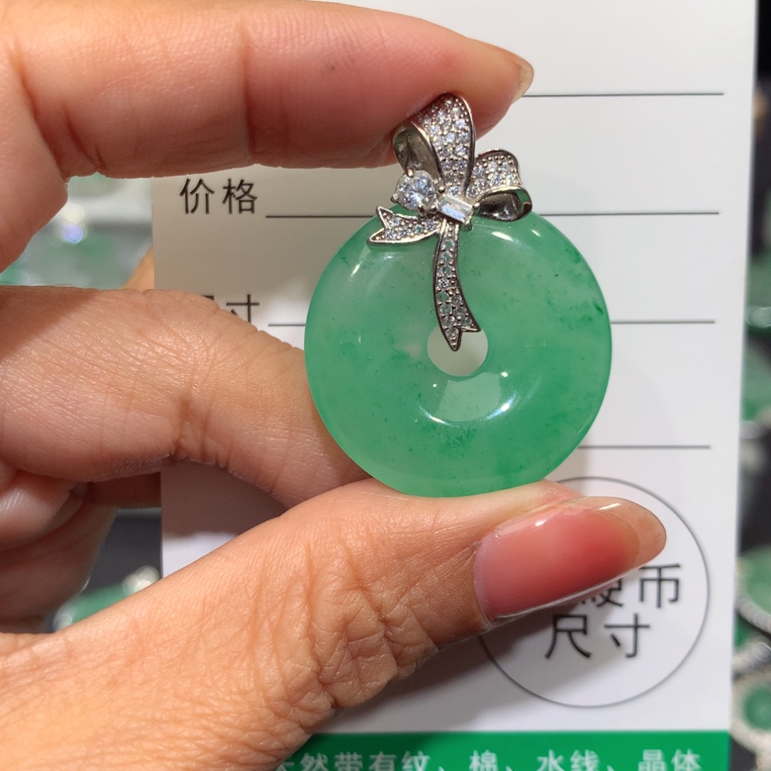 颈饰银S925镶嵌石英质玉（非洲翠）