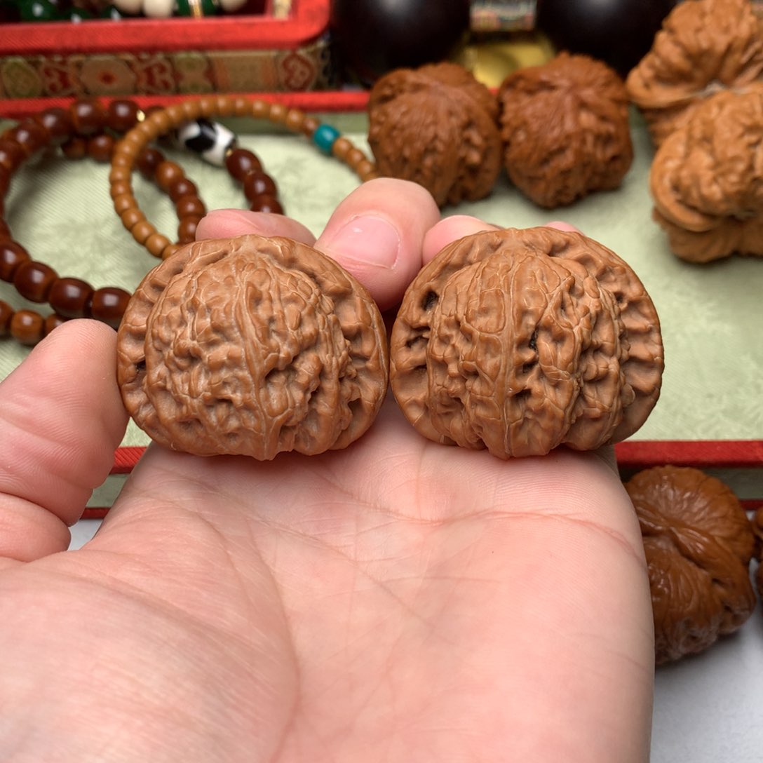 文玩核桃把件44尺球白狮子