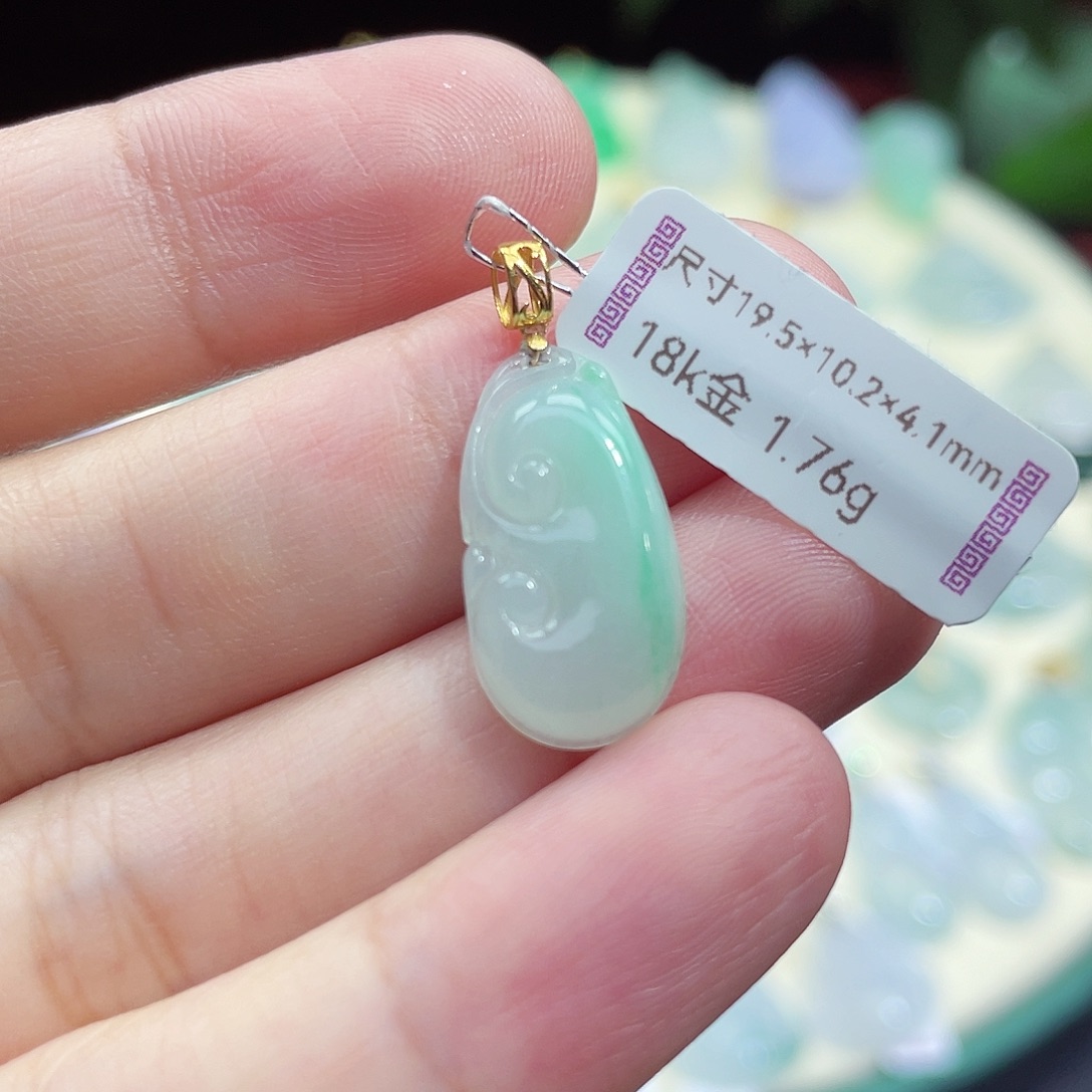 颈饰18K金镶嵌翡翠如意