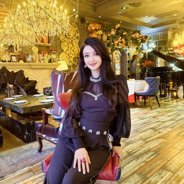 G&PARI（钻石美人）欧美轻奢高级感重工钉珠时尚百搭女装套装