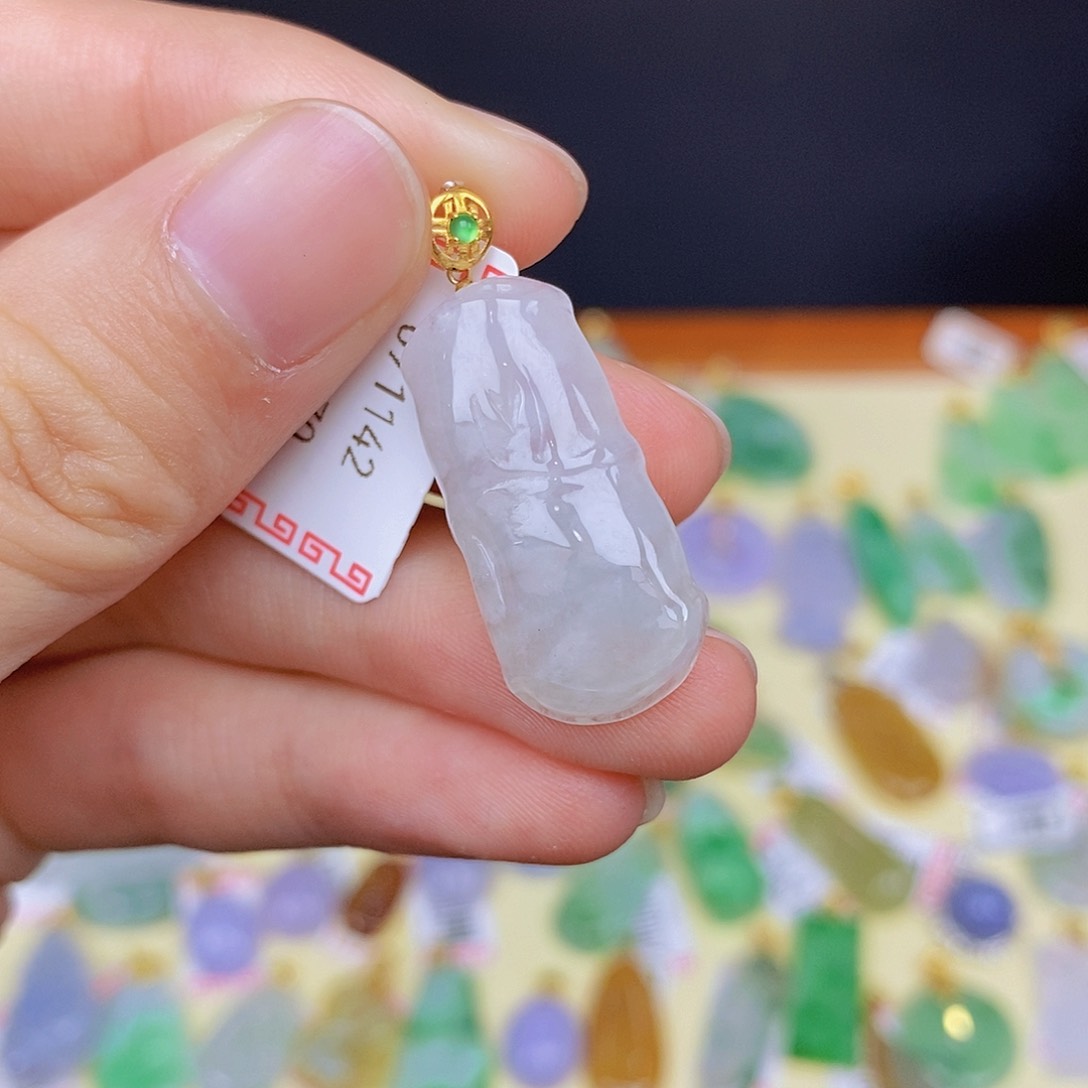 翡翠颈饰18K金镶嵌翡翠