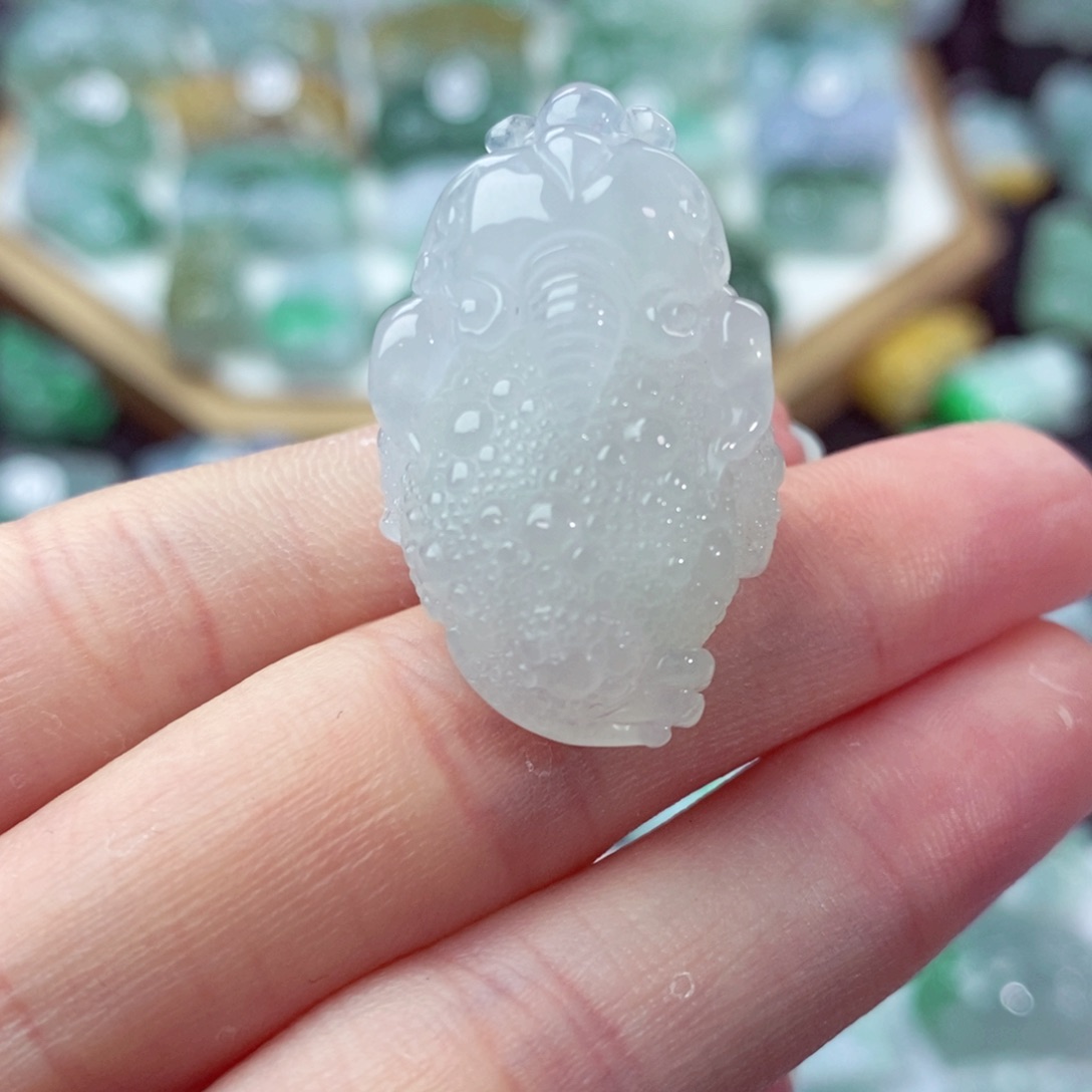 翡翠颈饰未镶嵌天然