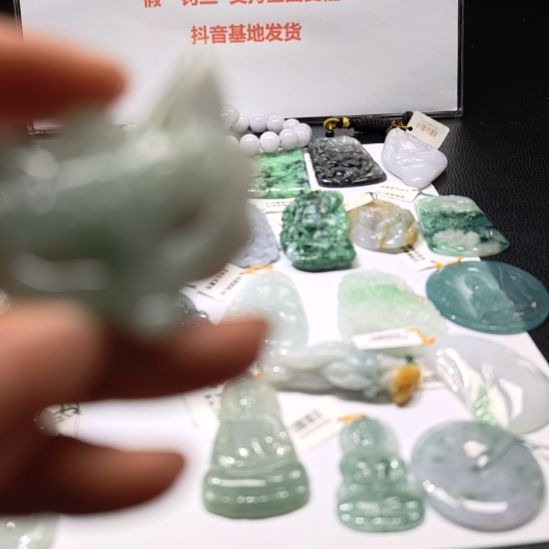 翡翠未镶嵌颈饰翡翠13