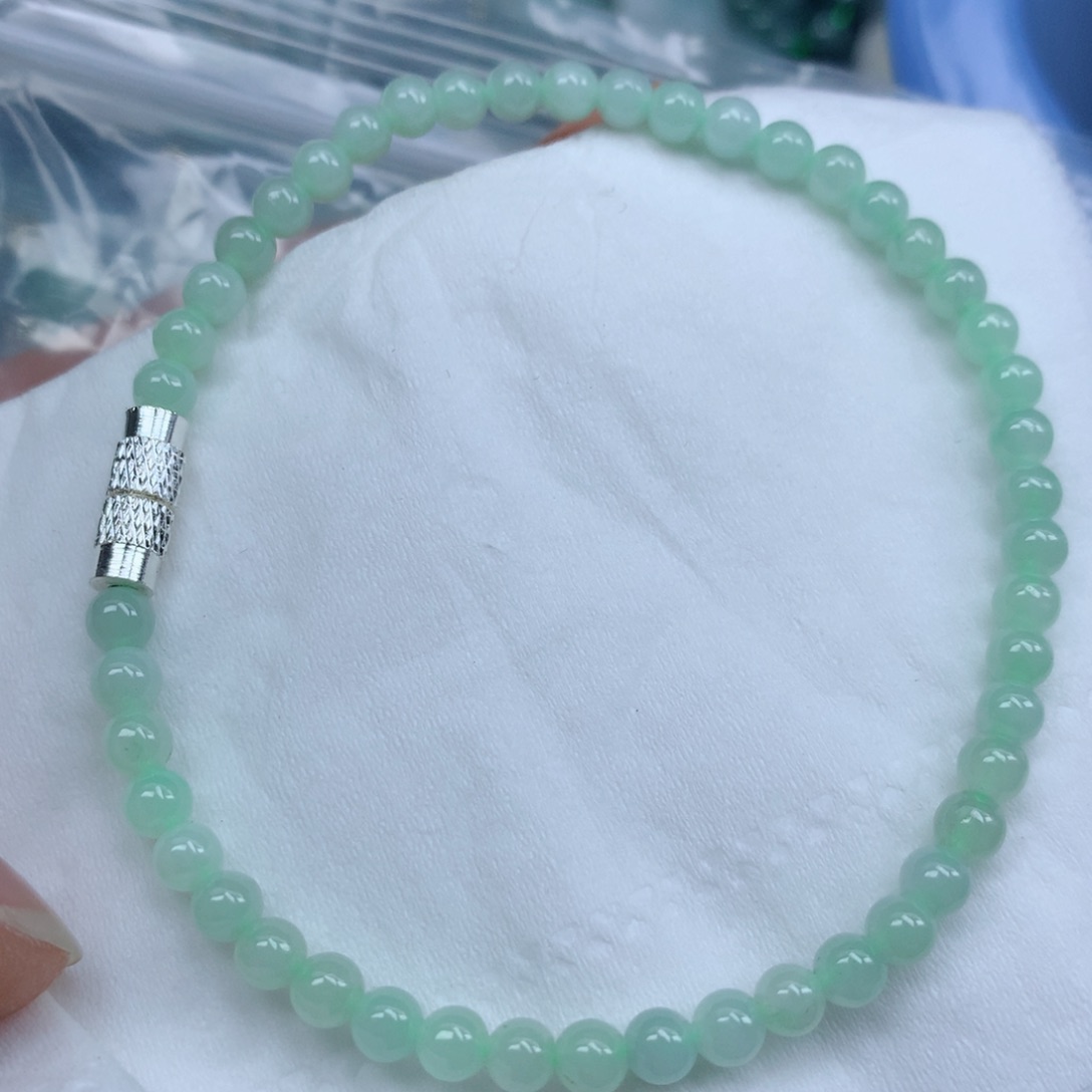 翡翠颈饰未镶嵌手串