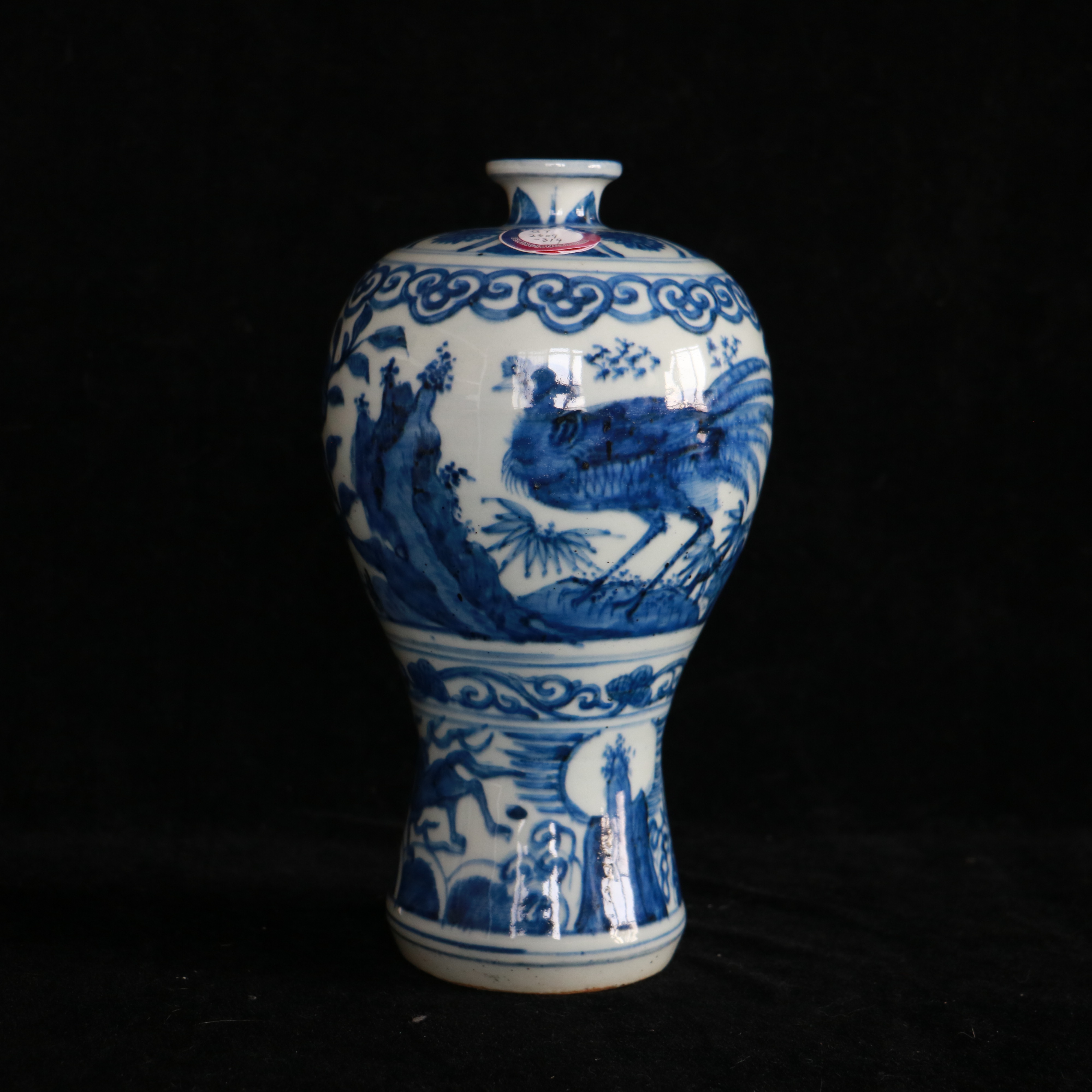 明代晚期 青花山石折枝花梅瓶