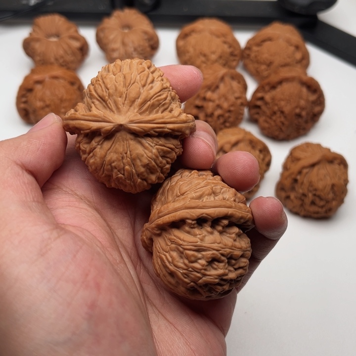 且***悲文玩核桃吊坠全品白狮子