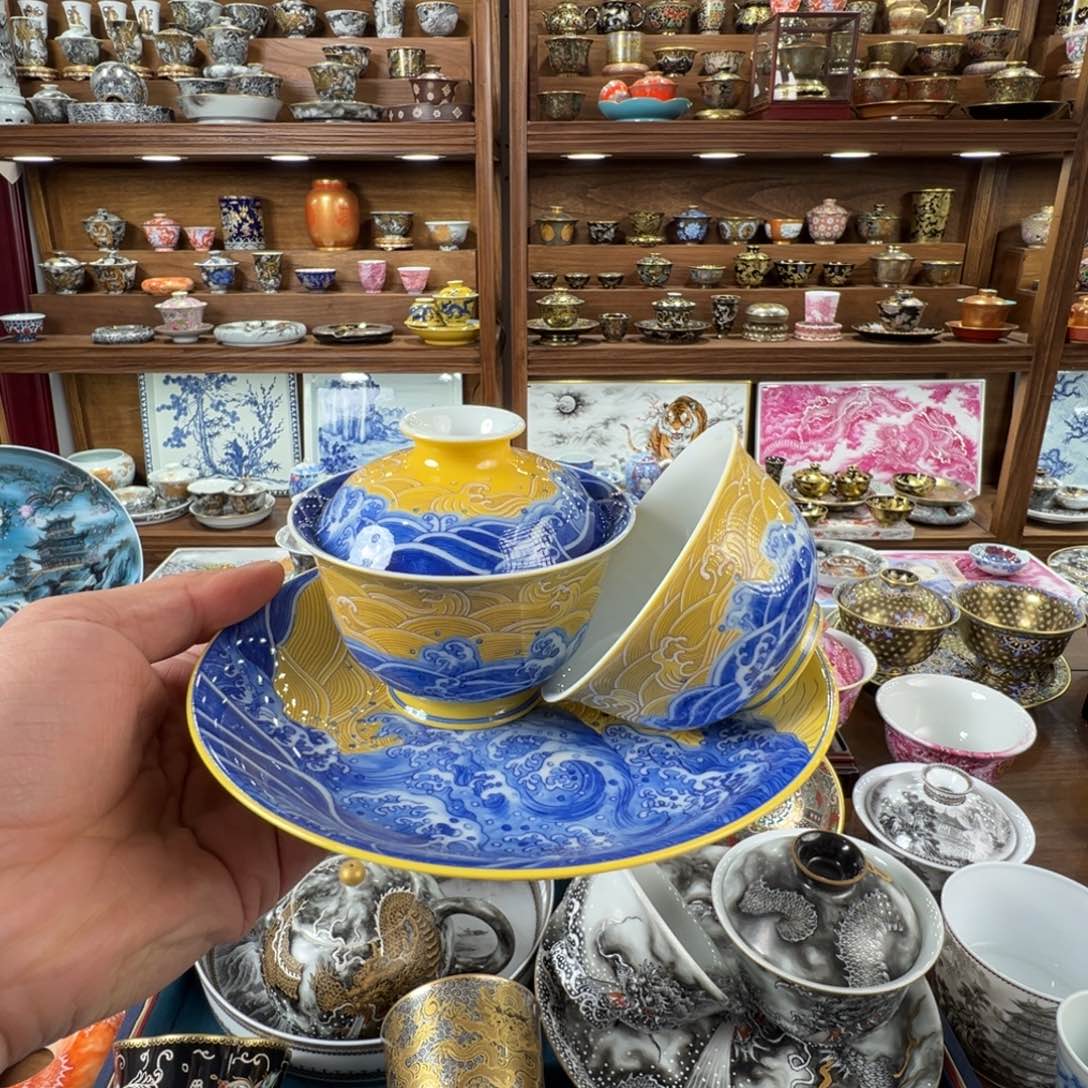 黄釉描金银海水盖碗