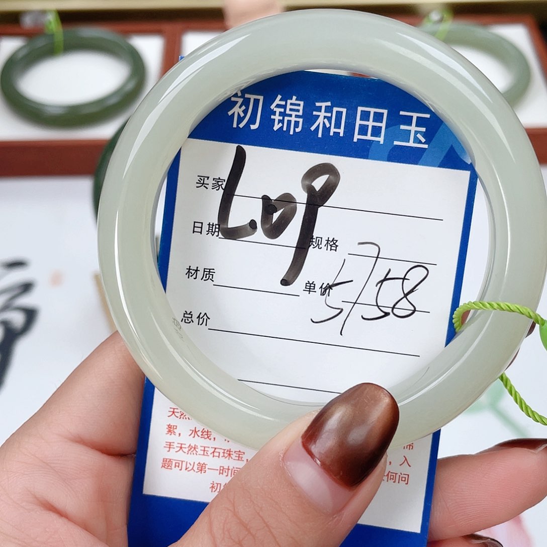 和田玉手镯未镶嵌