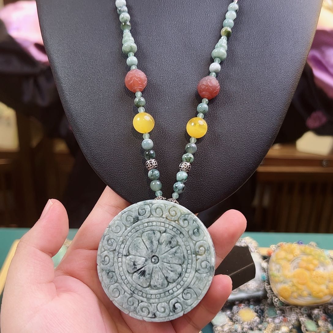 翡翠颈饰未镶嵌古风