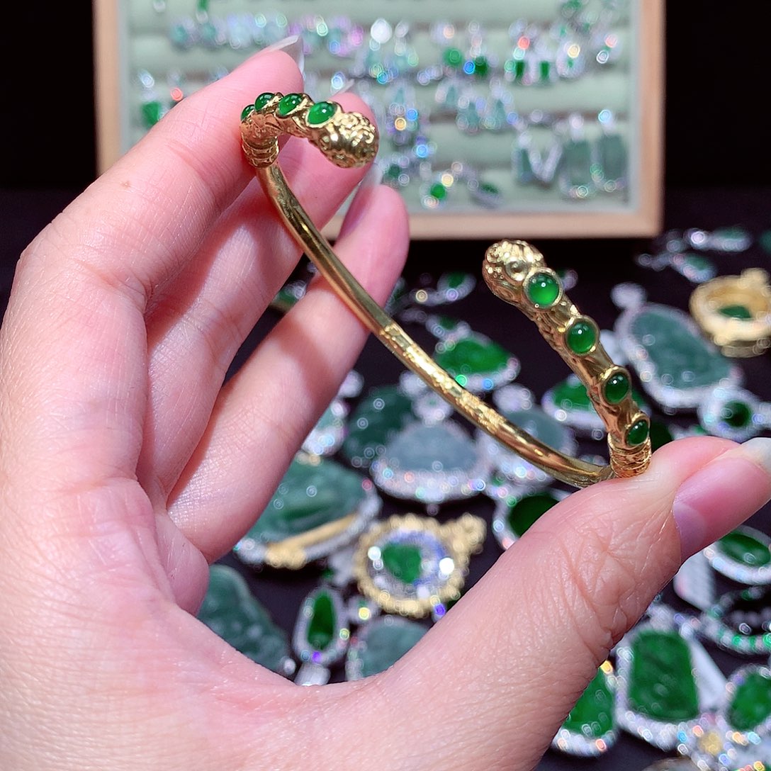 【闪购商品】翡翠吊坠(不含链)未镶嵌