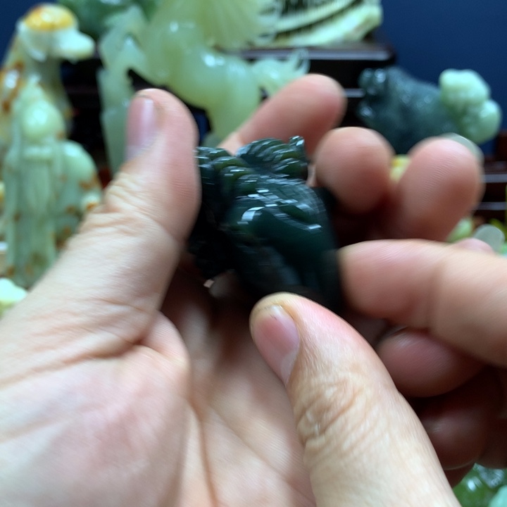 中***文蛇纹石玉未镶嵌珠宝奇石