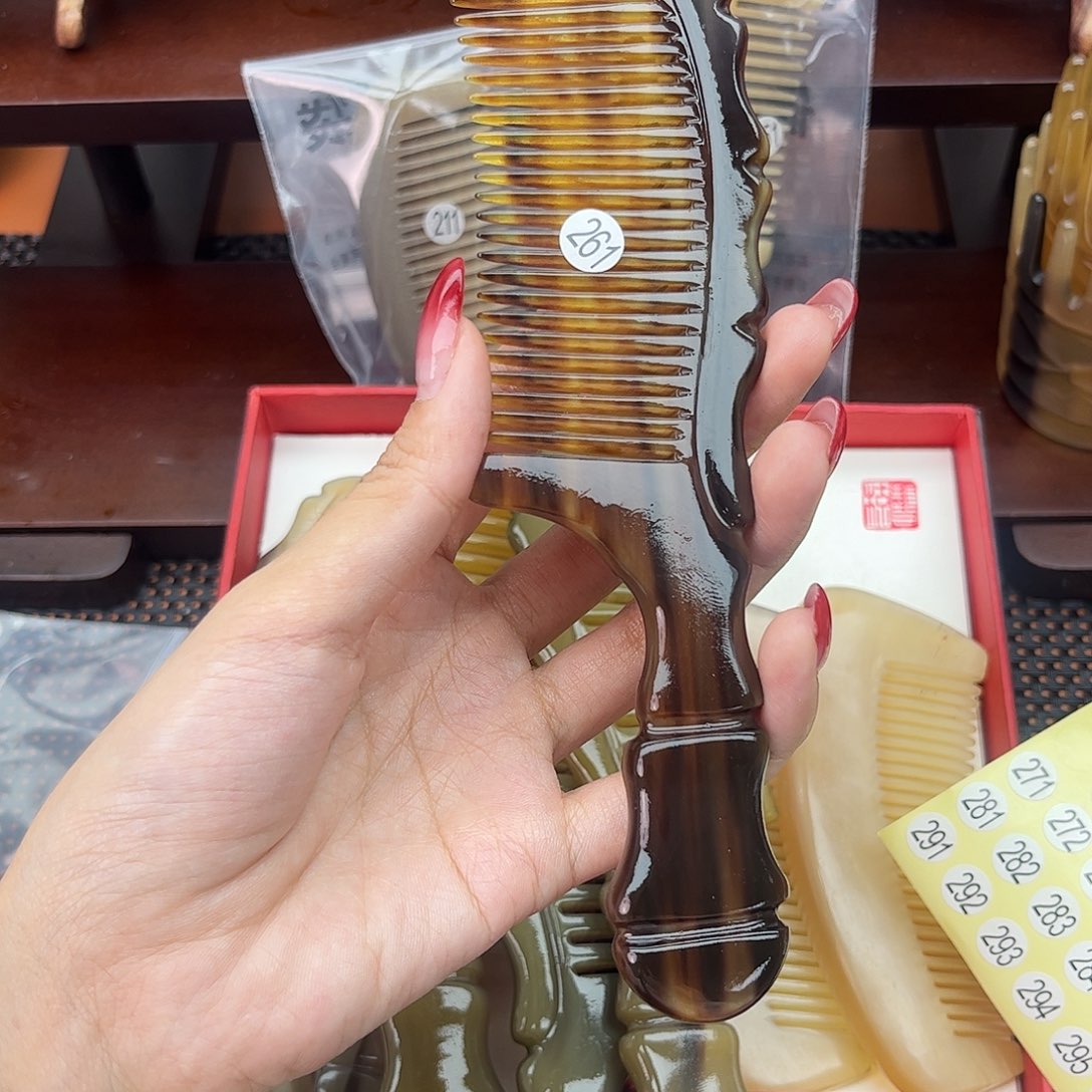 *****手工制作纯牛角梳子