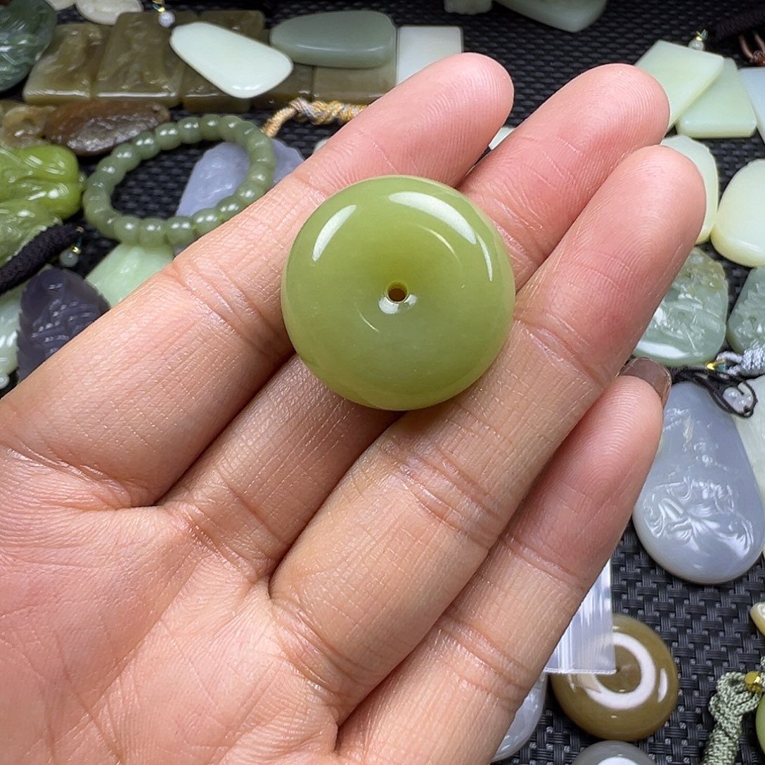 南***烟和田玉未镶嵌颈饰微瑕（买断价，不退不换）卡24