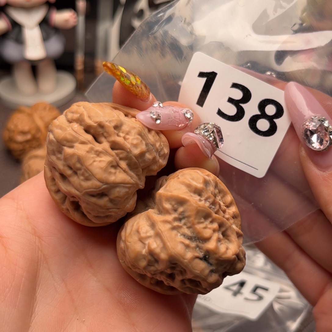 文玩核桃吊坠肚44边39肉