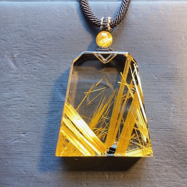 颈饰未镶嵌发晶天然全净体黄钛晶顺宽板无事牌