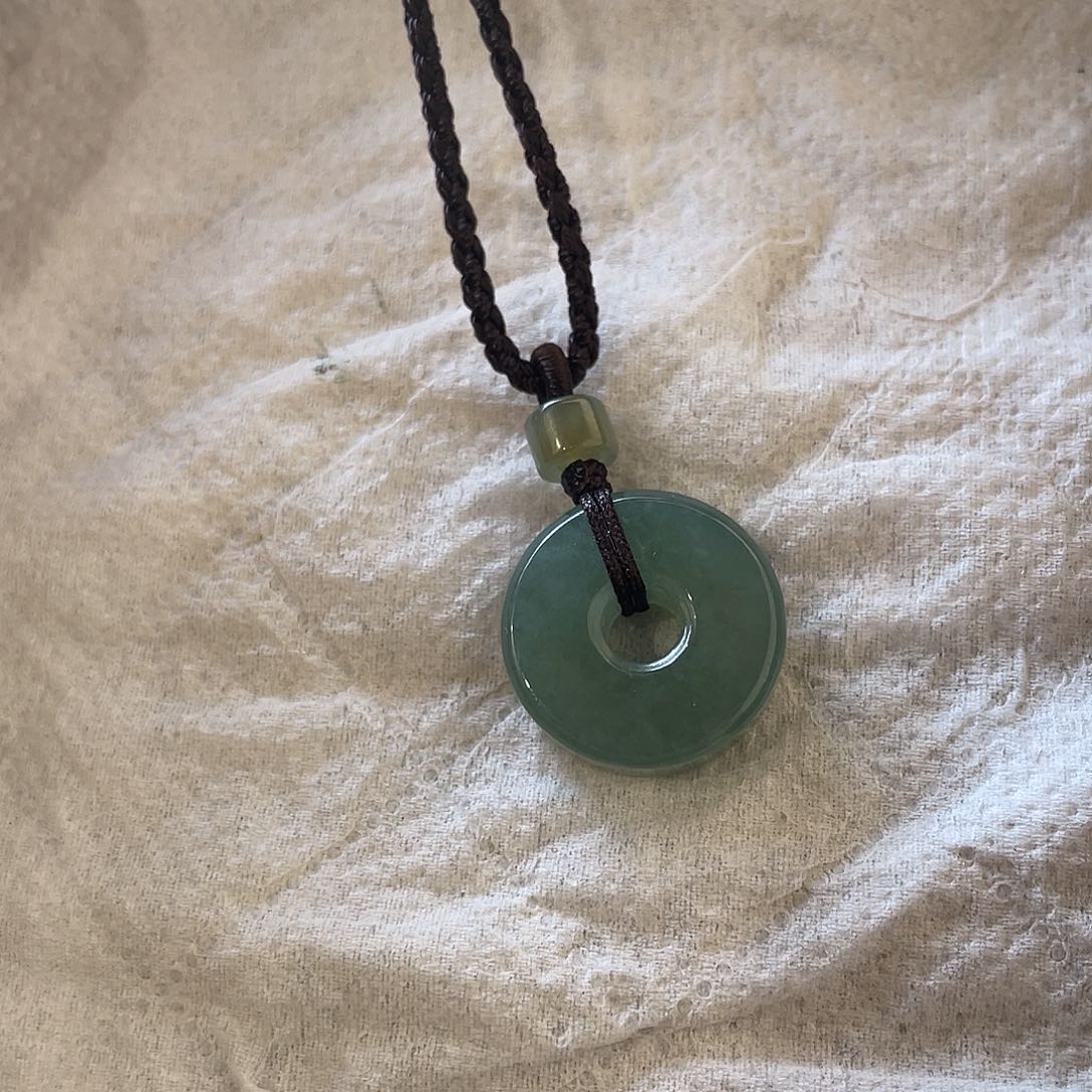 翡翠未镶嵌颈饰海**?