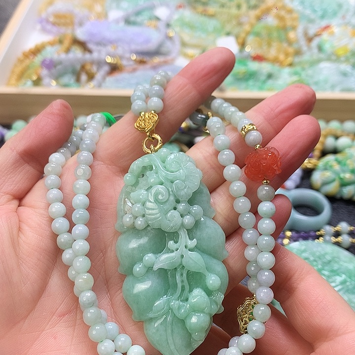 翡翠颈饰未镶嵌吊坠