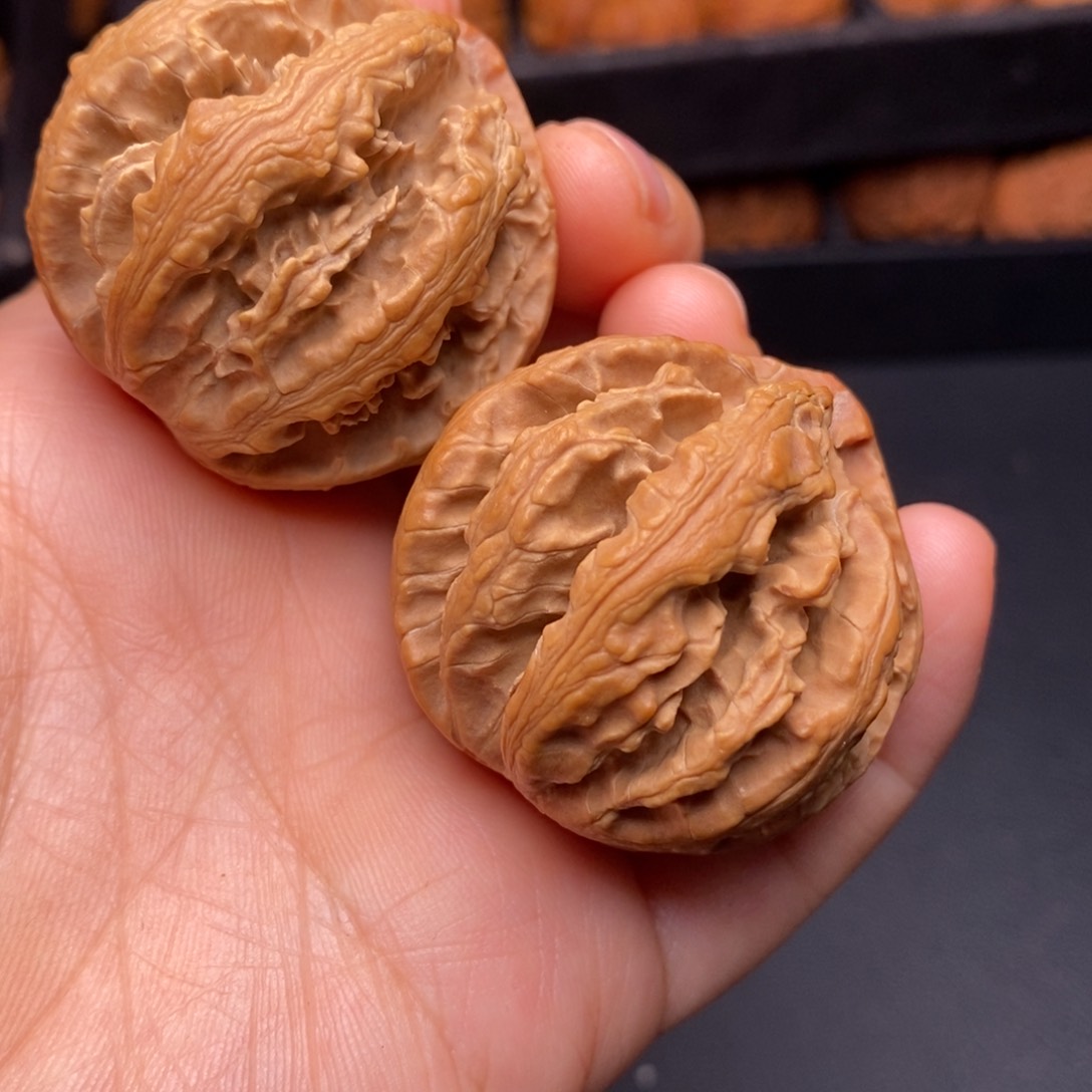 文玩核桃把件秦岭野生核桃