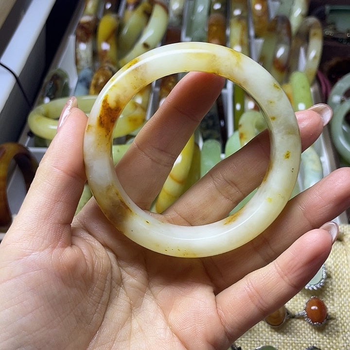 冯***唐蛇纹石玉未镶嵌手镯