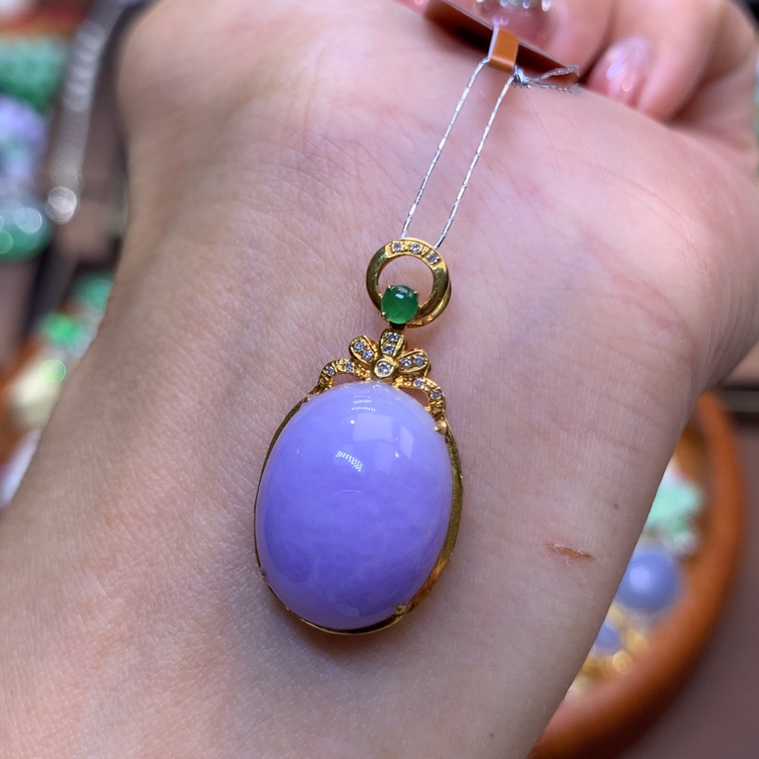 翡翠18K金镶嵌颈饰