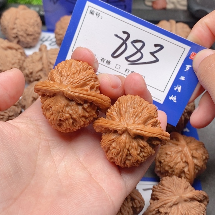 把件桃核40白狮子883号牌