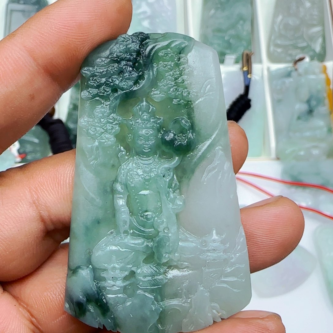 翡翠颈饰未镶嵌，