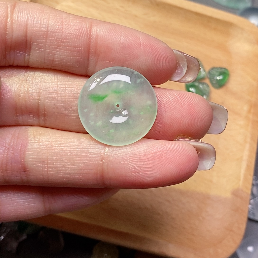 翡翠颈饰未镶嵌继*翡翠