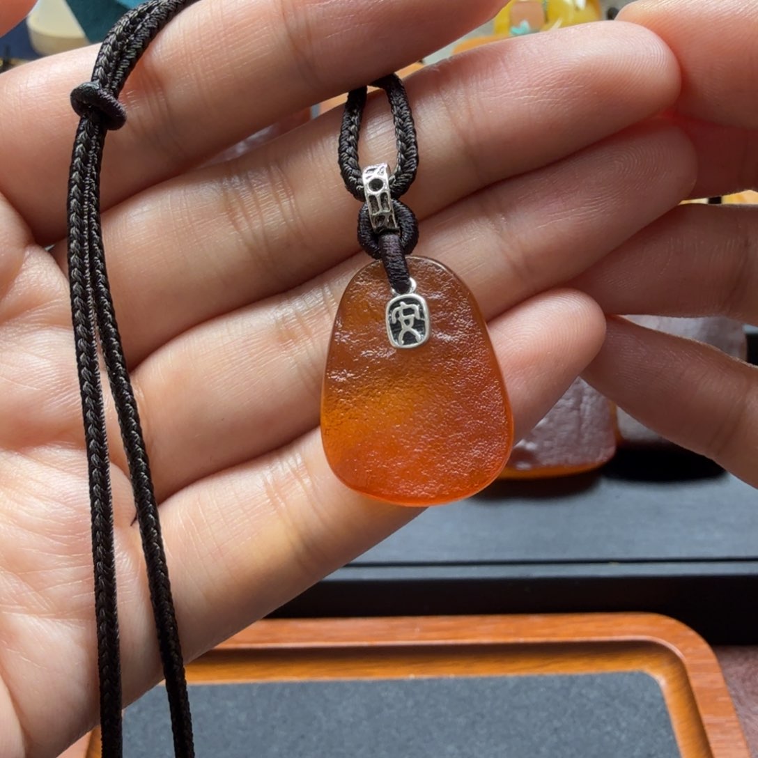 琥珀吊坠(赠链)未镶嵌