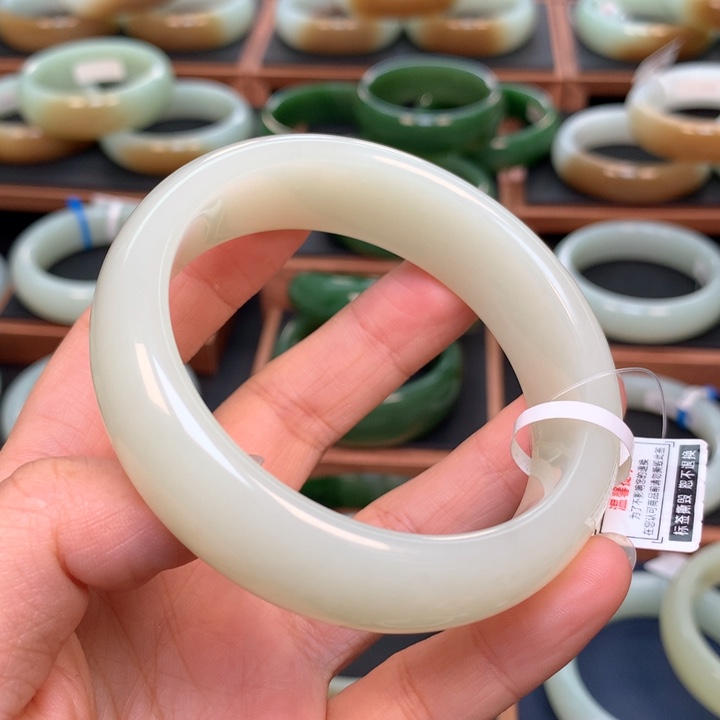 和田玉手镯未镶嵌凤**宝60