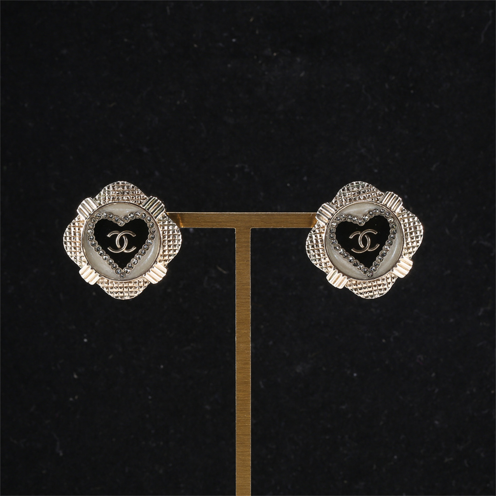 99新 Chanel/香奈儿 【双攀】21A手工坊 复古爱心水钻耳钉 合金