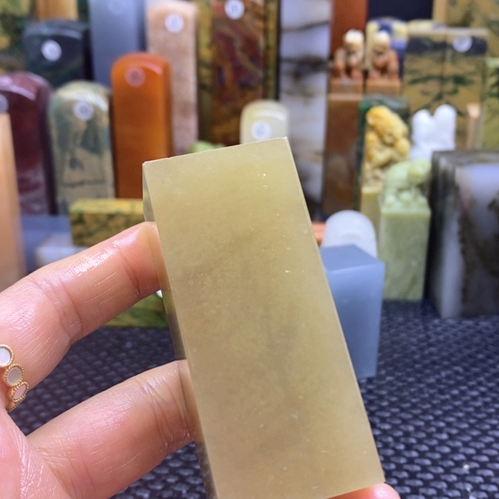 四川石珠****）青田石印章石