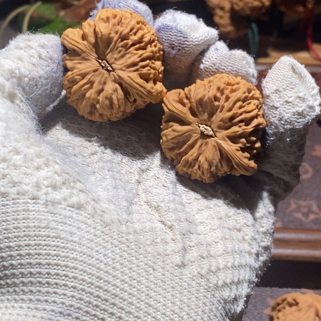 文玩核桃吊坠傲**牛160南疆石